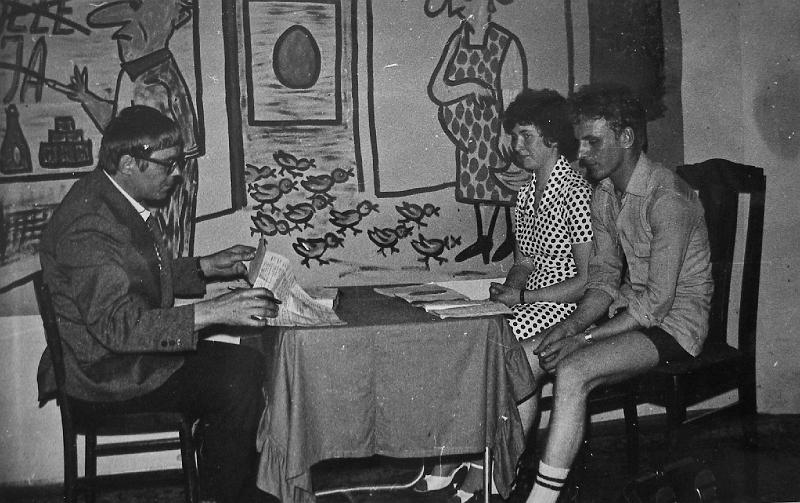 parafia polskokatolicka 1_69.jpg - Rok 1983. Jajko wielkanocne. Skecz "Klasówka"